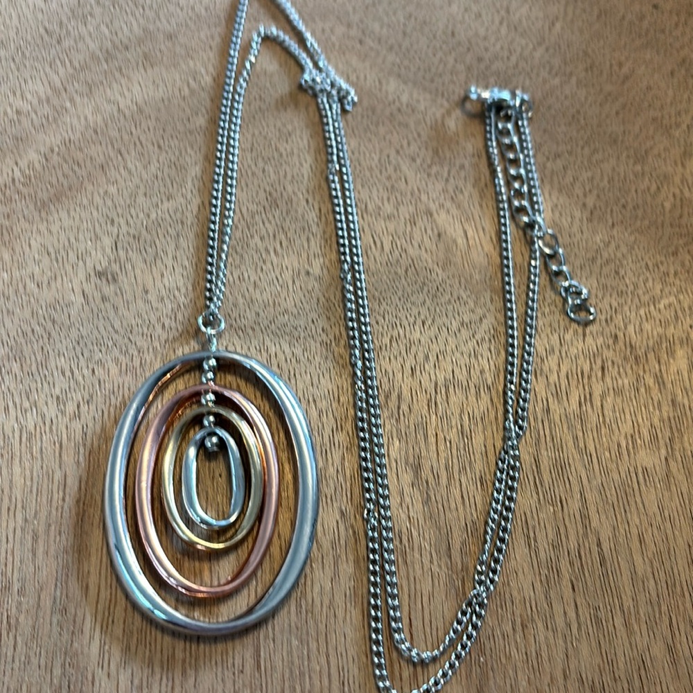 Nice concentric oval pendant necklace 30”